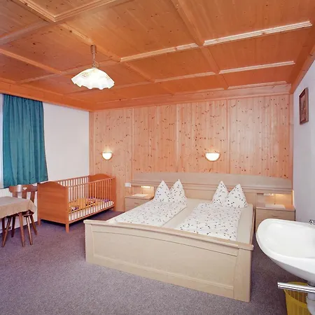 Almhof 1 Apartman *